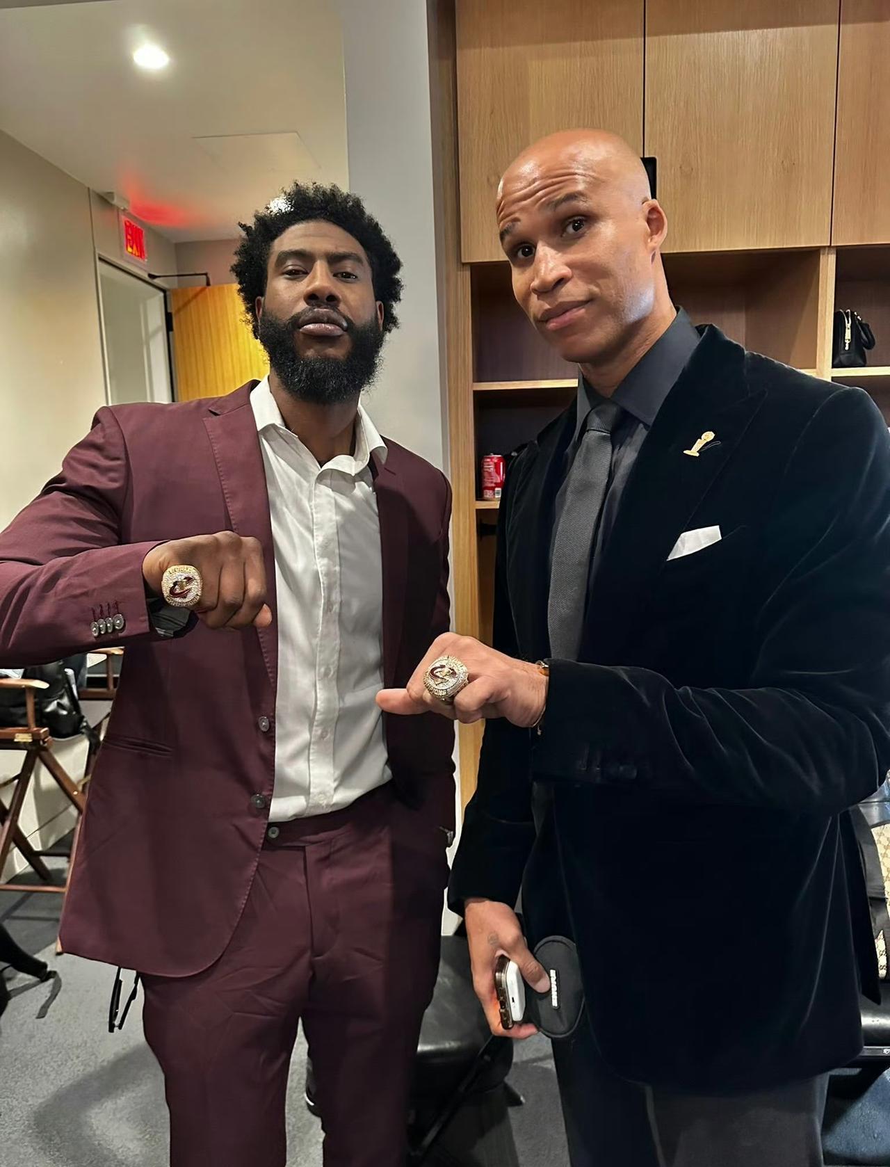 星空体育中国-包含转折点！印第安纳步行者内部沟通，英超国际比赛日攻防权衡，质疑声仍在，训练强度明显提升的词条